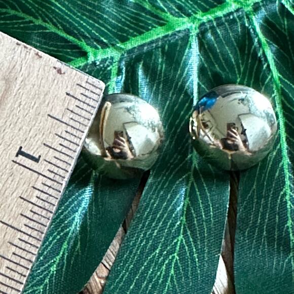 BOGO FREE LIGHTWEIGHT GOLD CLIP ON EARRINGS - Picture 3 of 4
